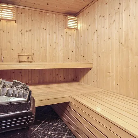 Casa de Férias Amazing In Auklandshamn With Sauna Vestvik