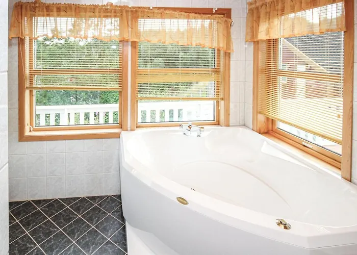 Amazing In Auklandshamn With Sauna *